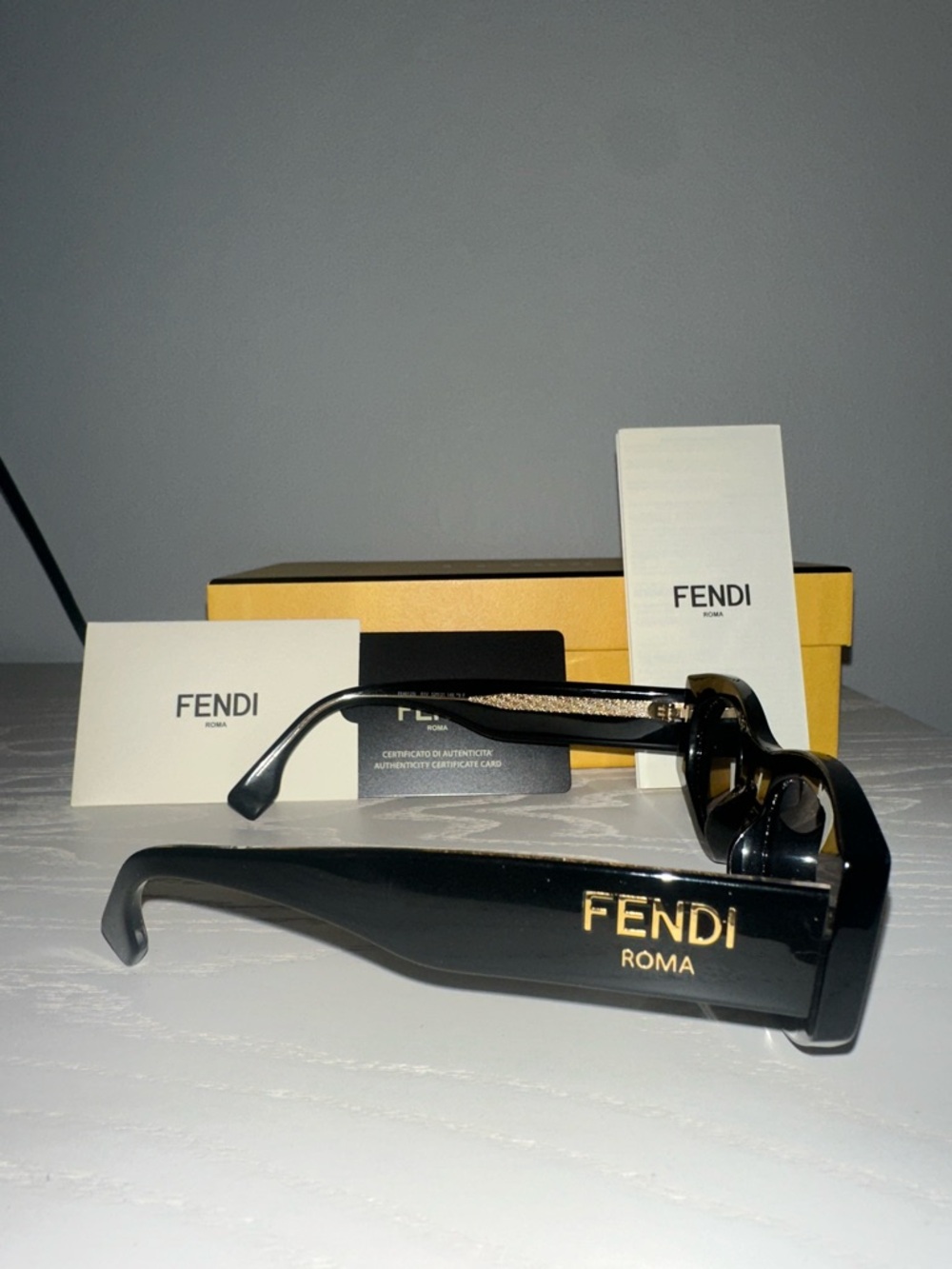 Fendi cat eye Oval 52mm black Sunglasses - Picture 8 of 10